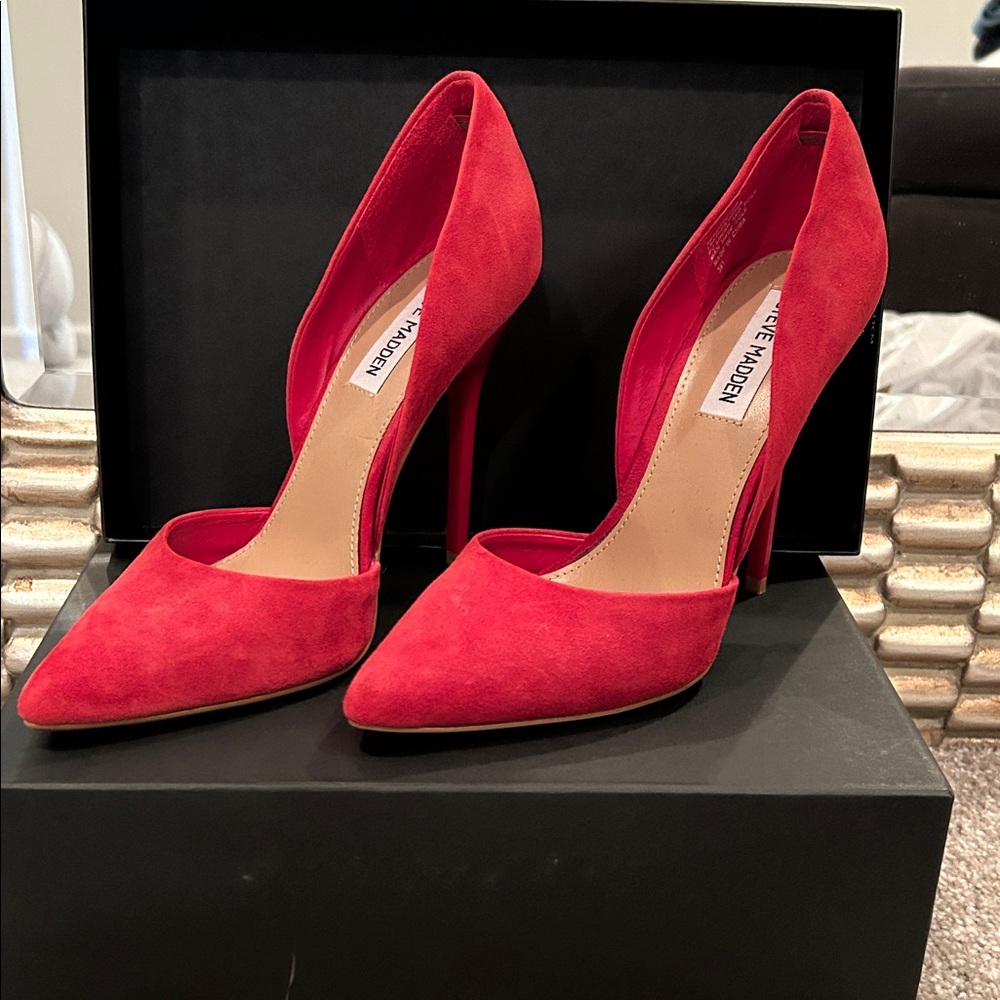 Steve Madden Varcityy Suede Red 4inch Pumps